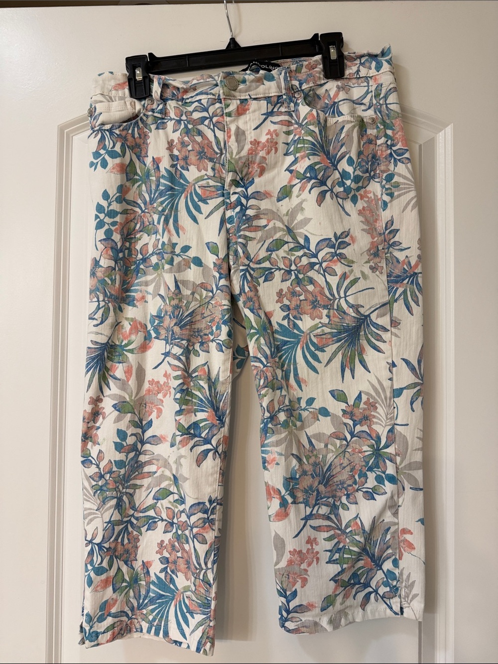 Bandolino White Floral-Print Chinos with Blue & Coral Accents